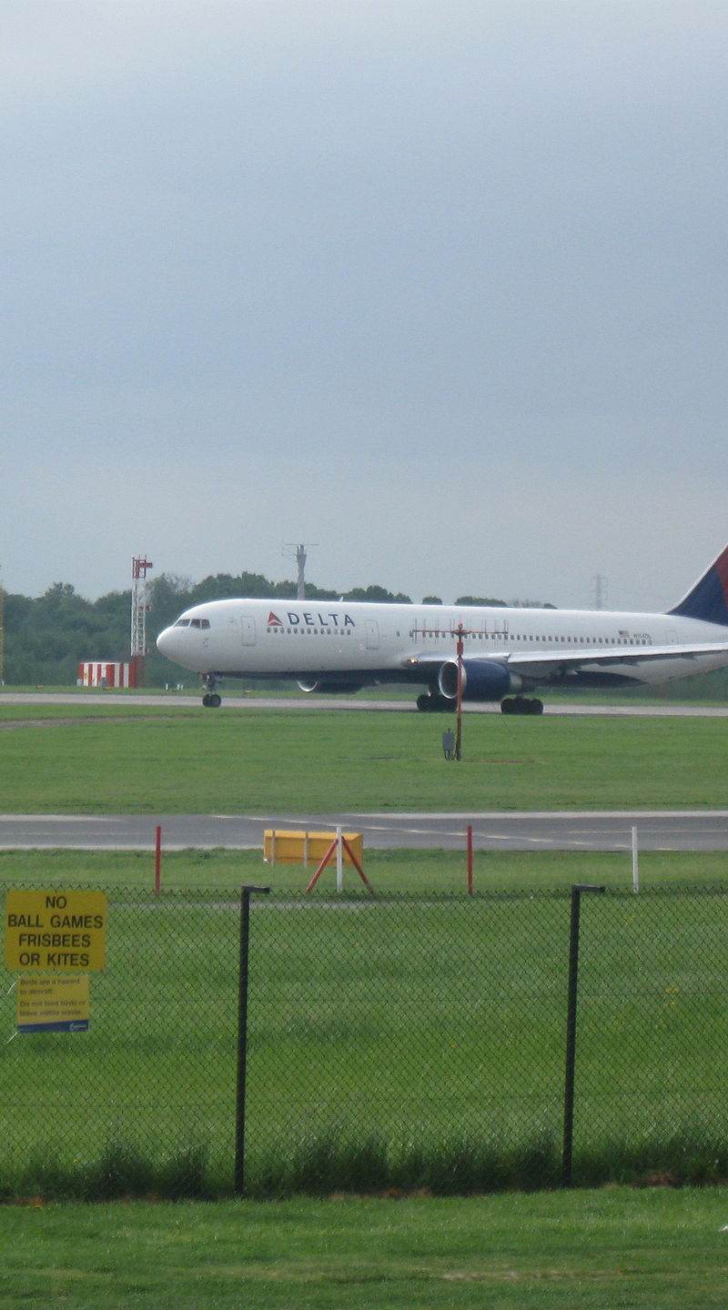 N154DL - Twin-engine aircraft