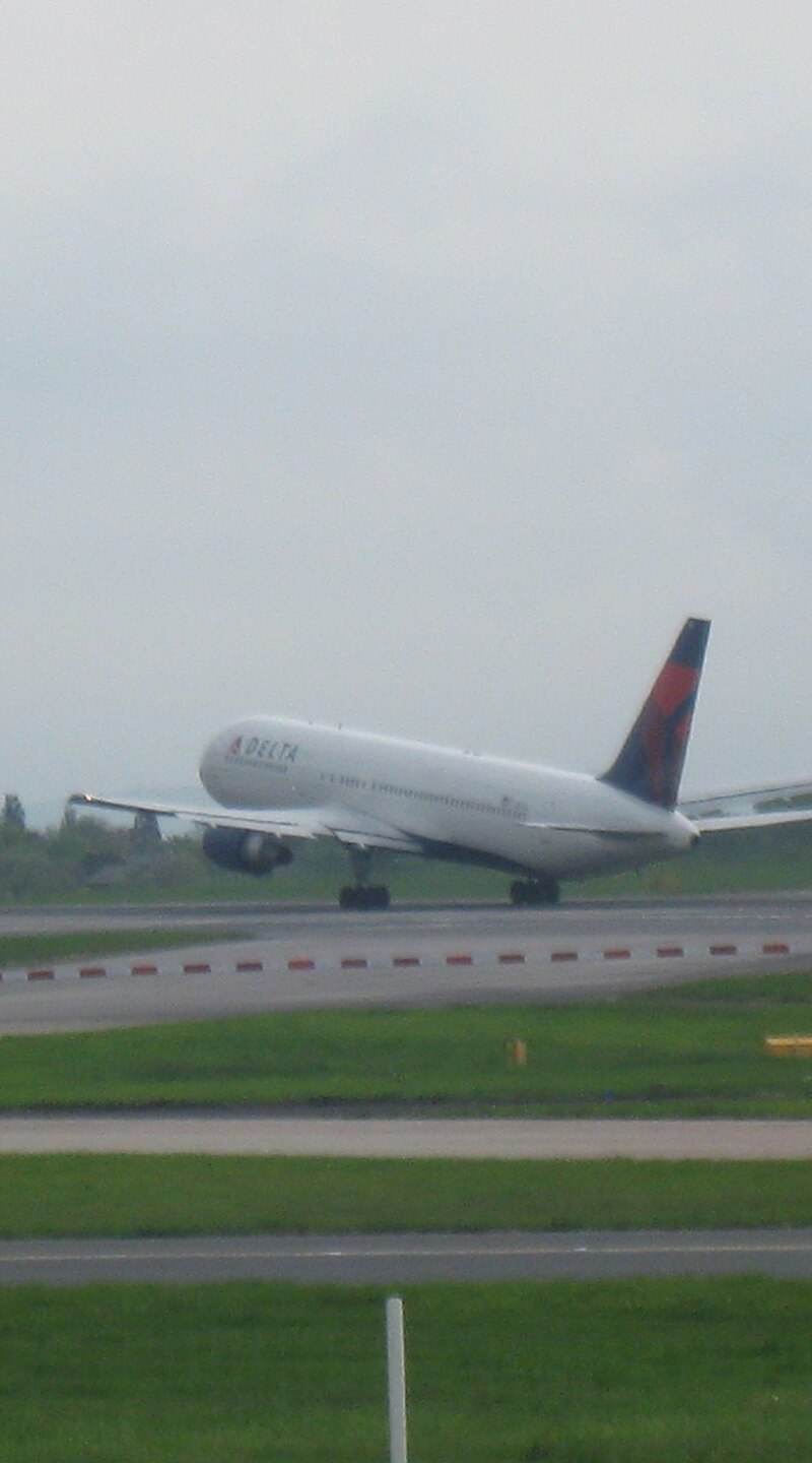N154DL - Twin-engine aircraft