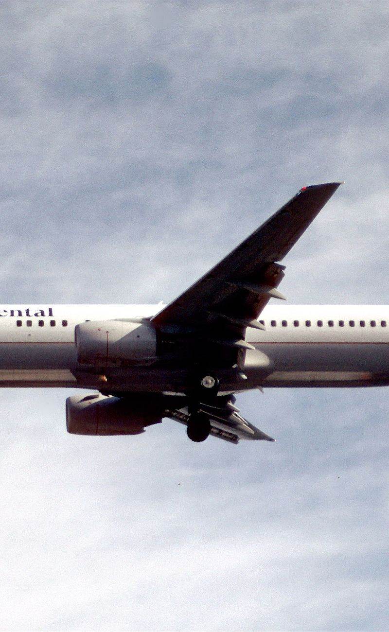 N38403 - Twin-engine aircraft