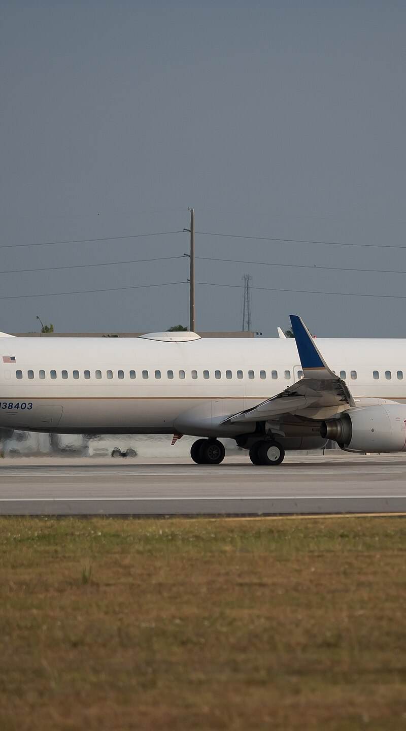 N38403 - Twin-engine aircraft
