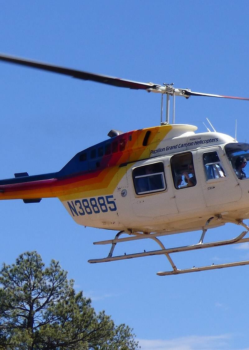 N38885 - Helicopter