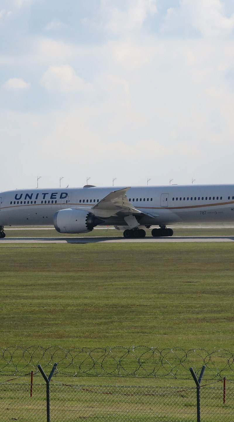 N38950 - Twin-engine aircraft