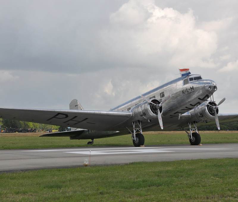  - Twin-engine aircraft