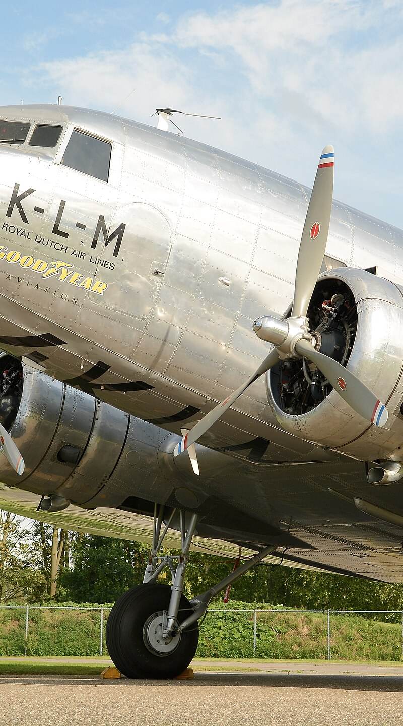  - Twin-engine aircraft