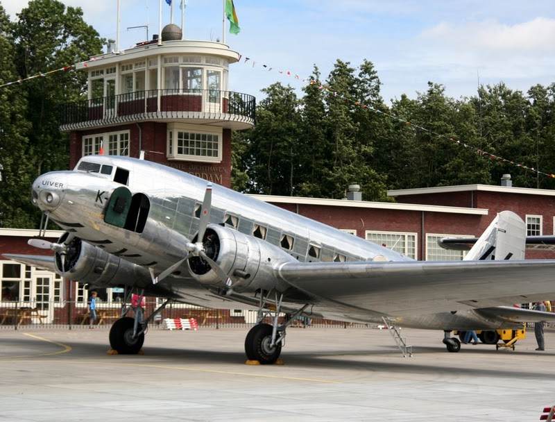  - Twin-engine aircraft