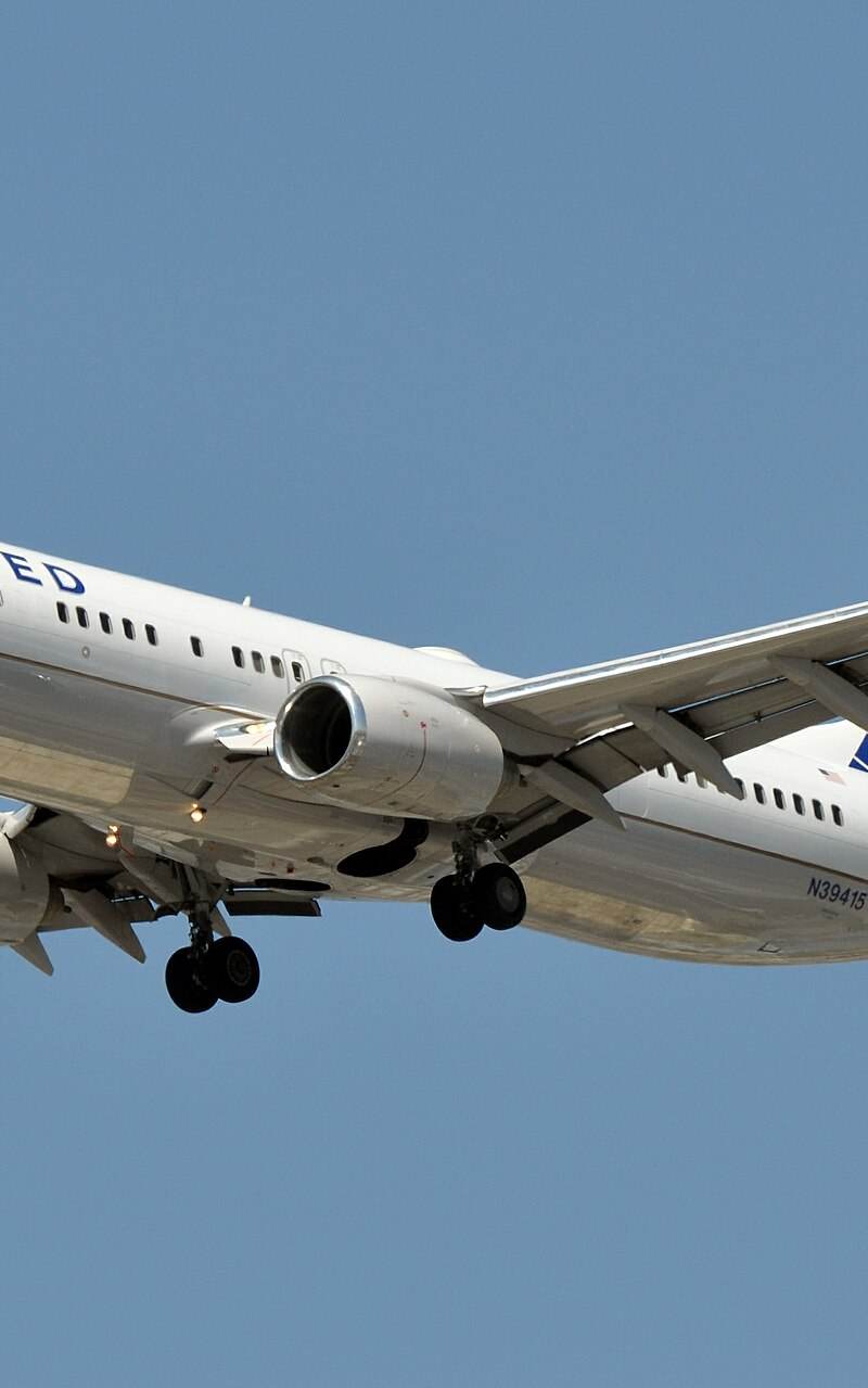 N39415 - Twin-engine aircraft