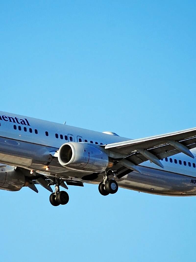 N39416 - Twin-engine aircraft