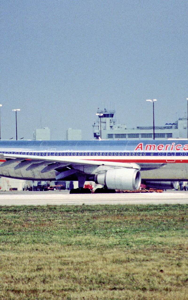 N40064 - Twin-engine aircraft