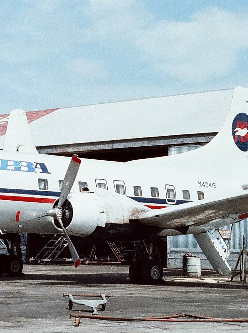 N40415 - Twin-engine aircraft