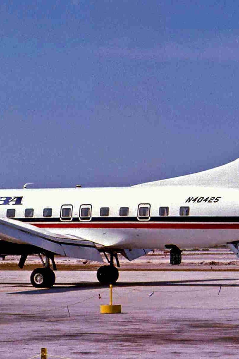 N40425 - Twin-engine aircraft
