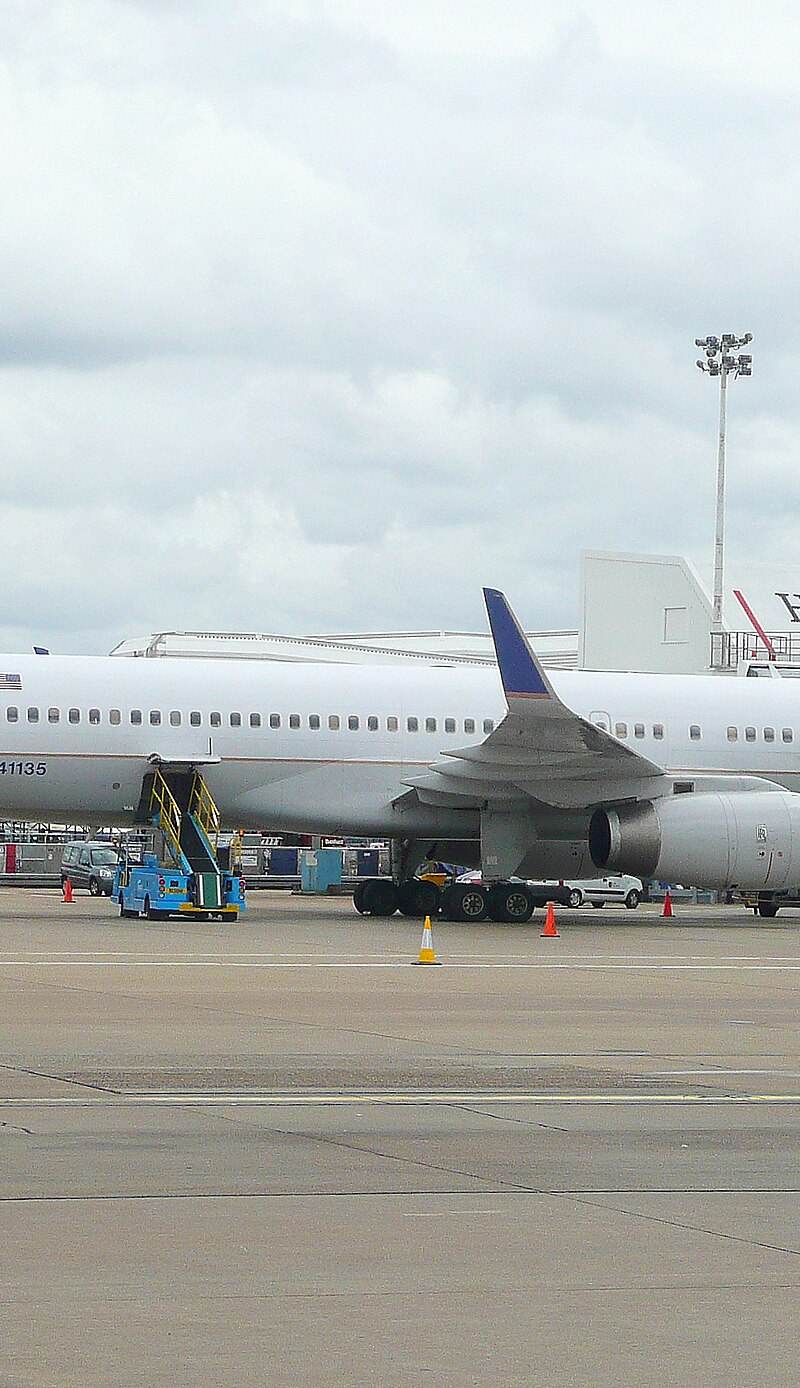 N41135 - Twin-engine aircraft