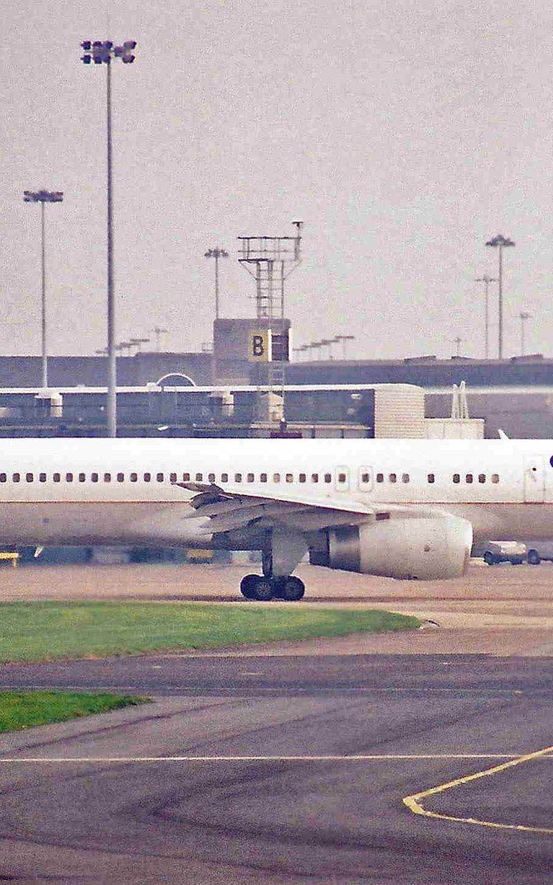 N41135 - Twin-engine aircraft