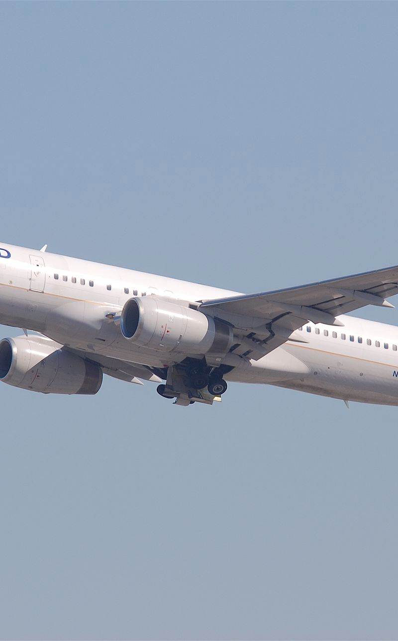 N41135 - Twin-engine aircraft