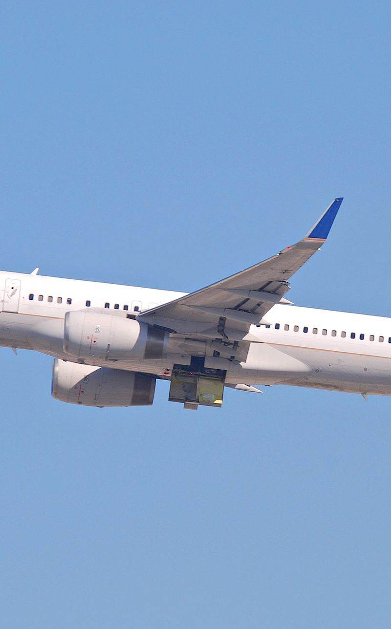 N41135 - Twin-engine aircraft