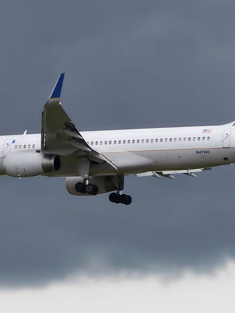N41140 - Twin-engine aircraft
