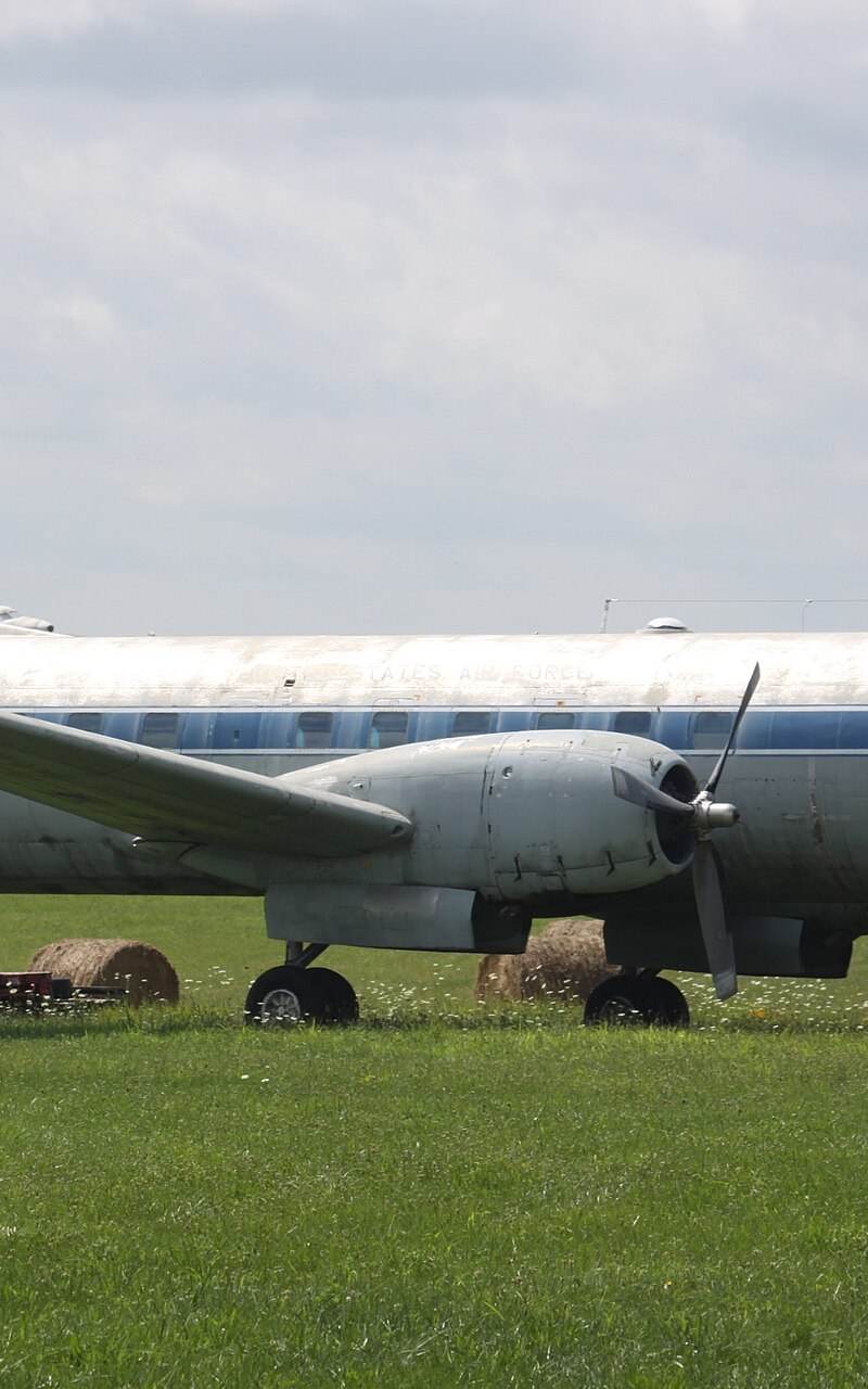 N43941 - Twin-engine aircraft