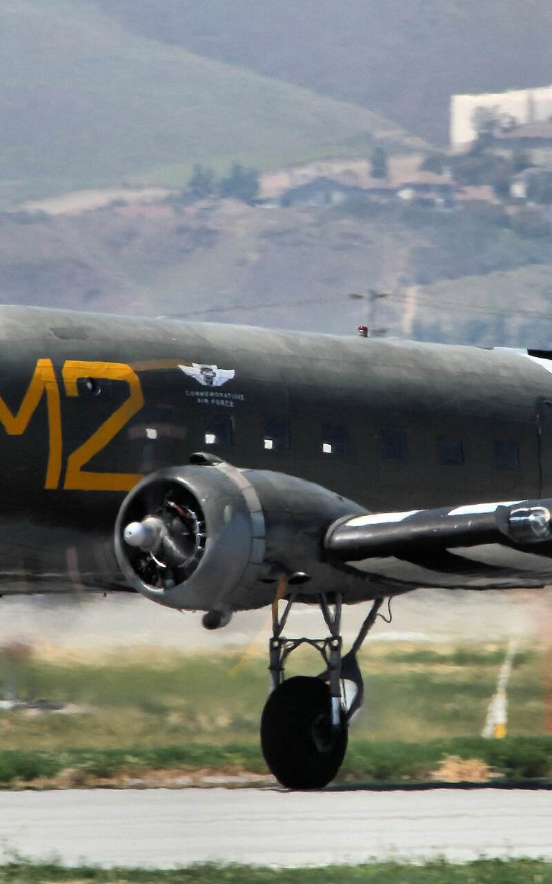  - Twin-engine aircraft