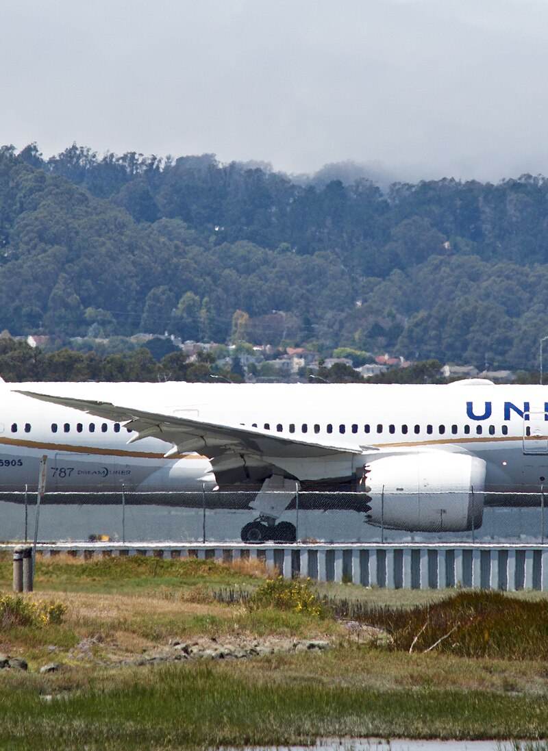 N45905 - Twin-engine aircraft
