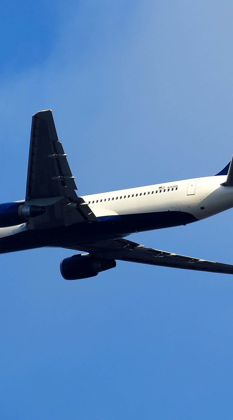 N155DL - Twin-engine aircraft