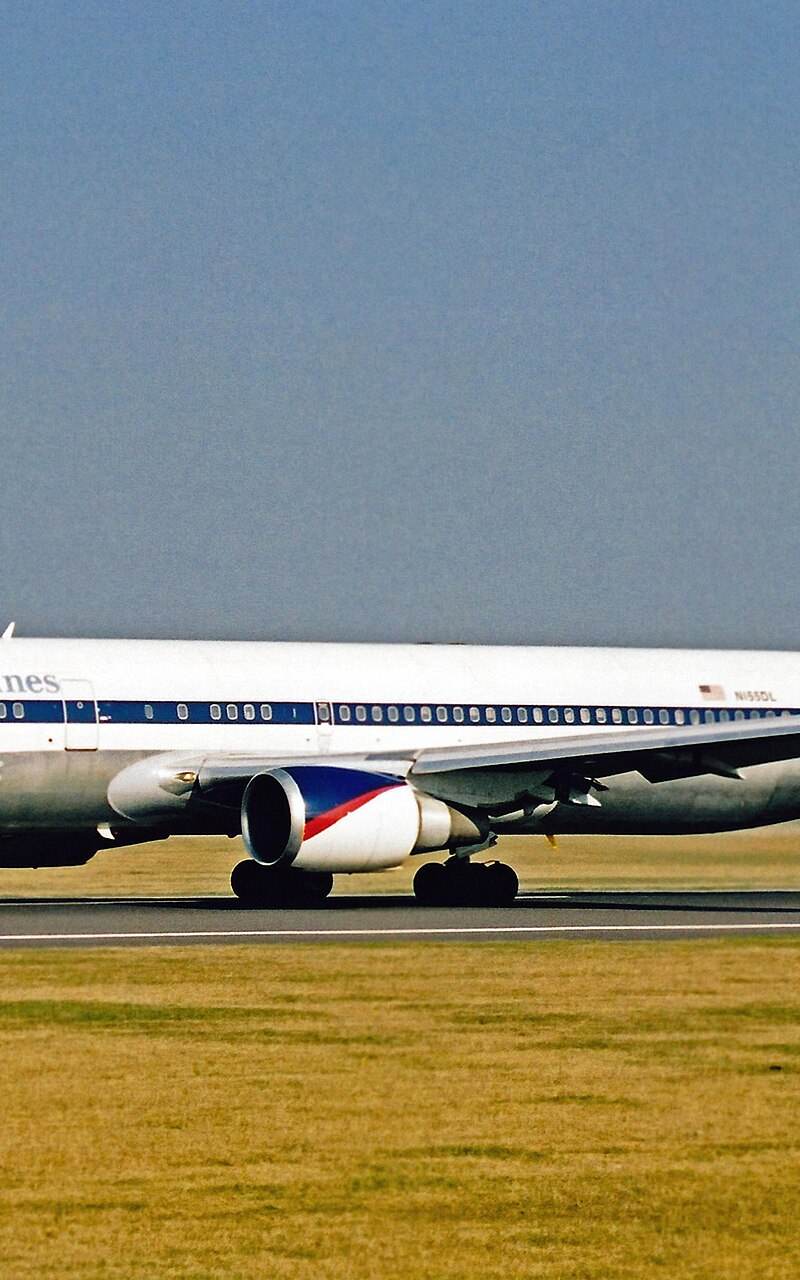 N155DL - Twin-engine aircraft