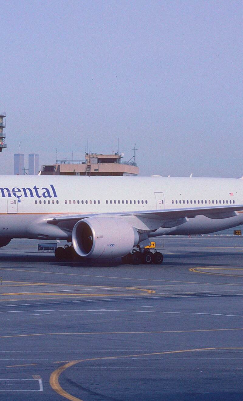 N57016 - Twin-engine aircraft