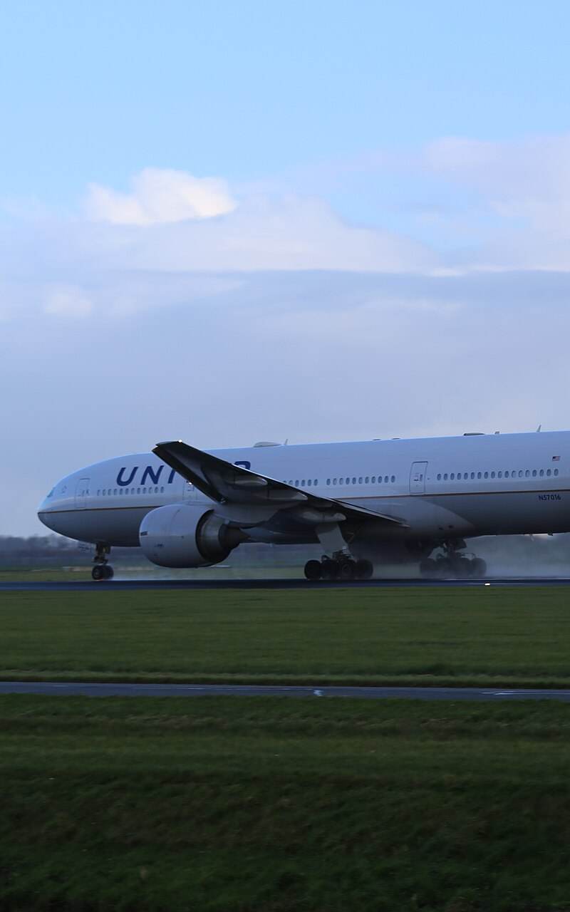 N57016 - Twin-engine aircraft