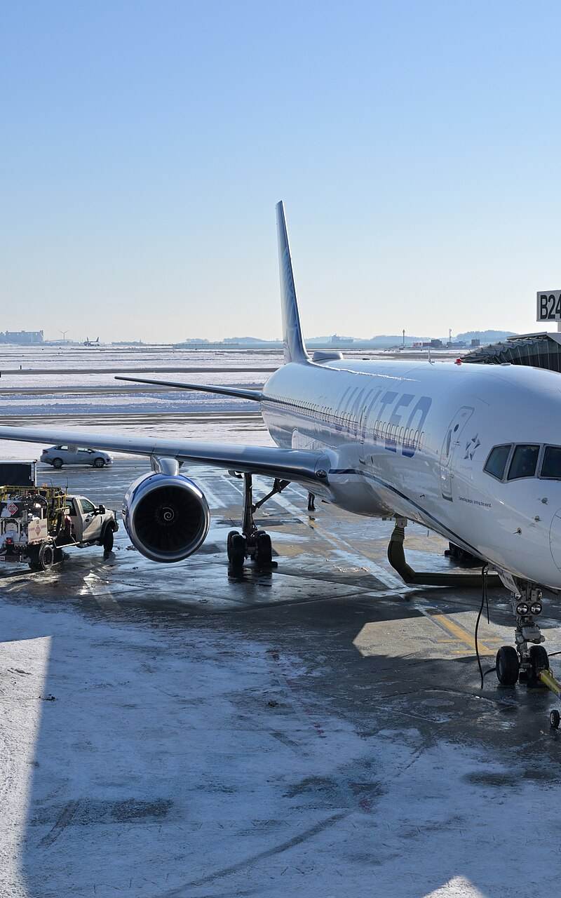 N58101 - Twin-engine aircraft