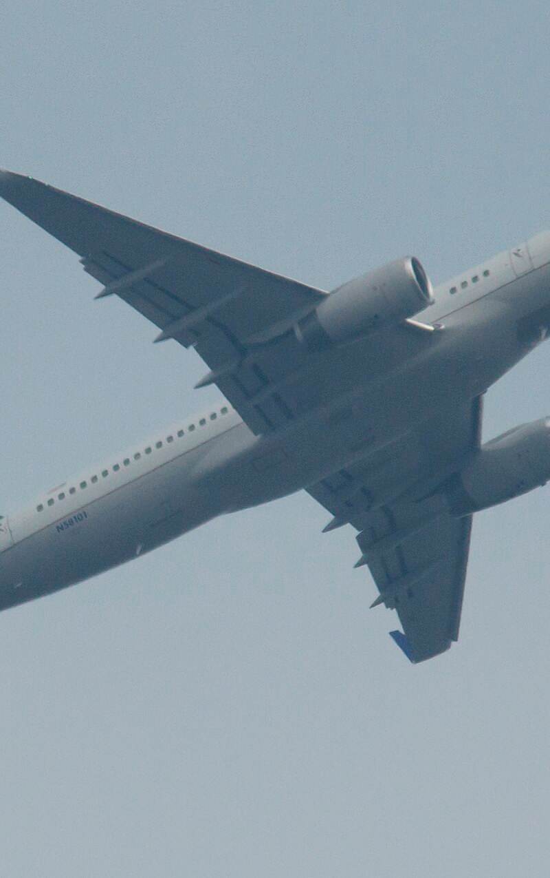 N58101 - Twin-engine aircraft