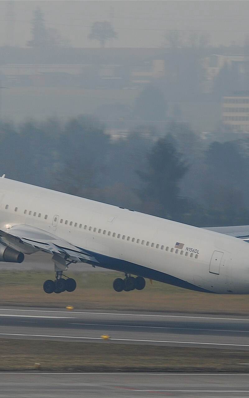 N156DL - Twin-engine aircraft