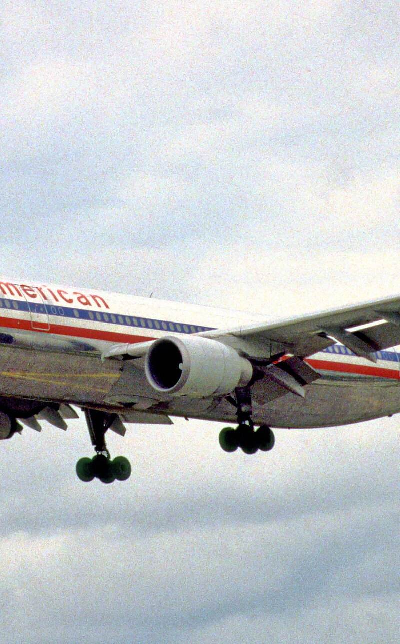 N59081 - Twin-engine aircraft