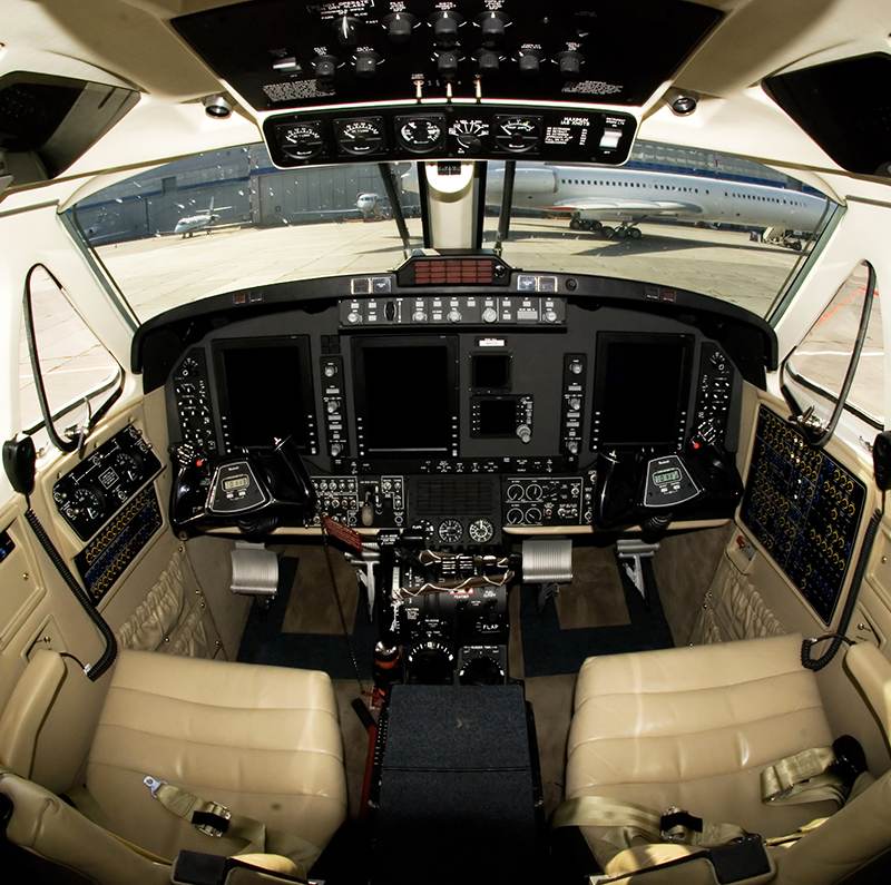 N60125 - Twin-engine aircraft