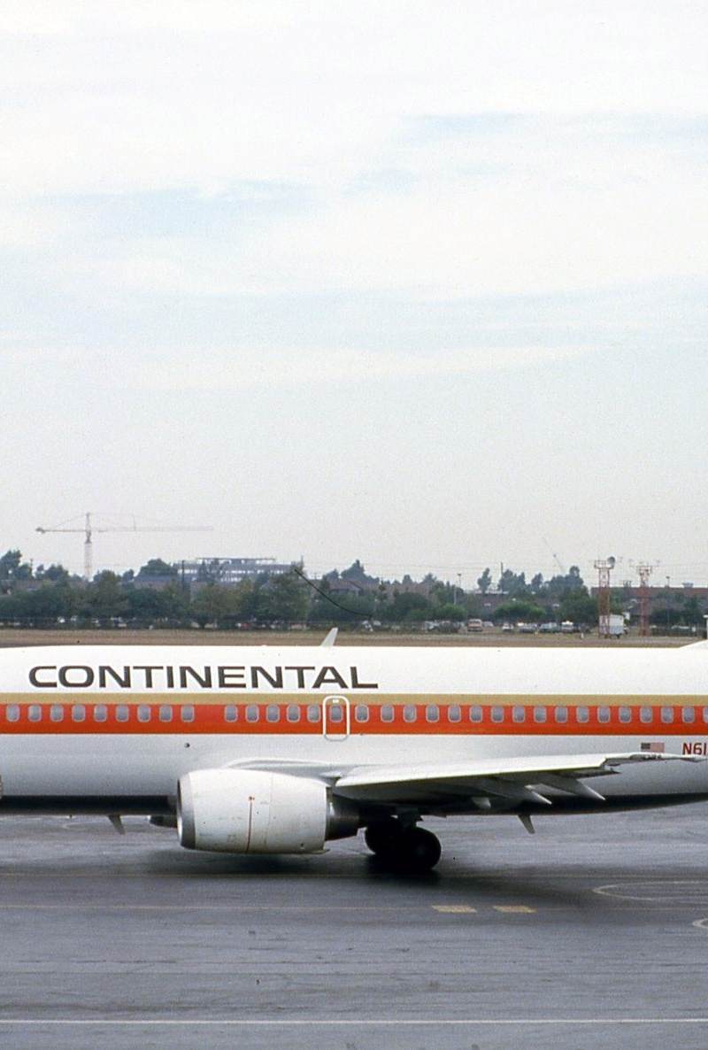 N61304 - Twin-engine aircraft