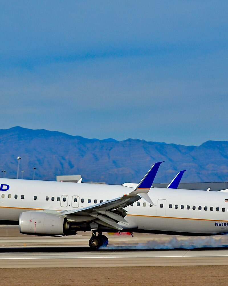 N61886 - Twin-engine aircraft