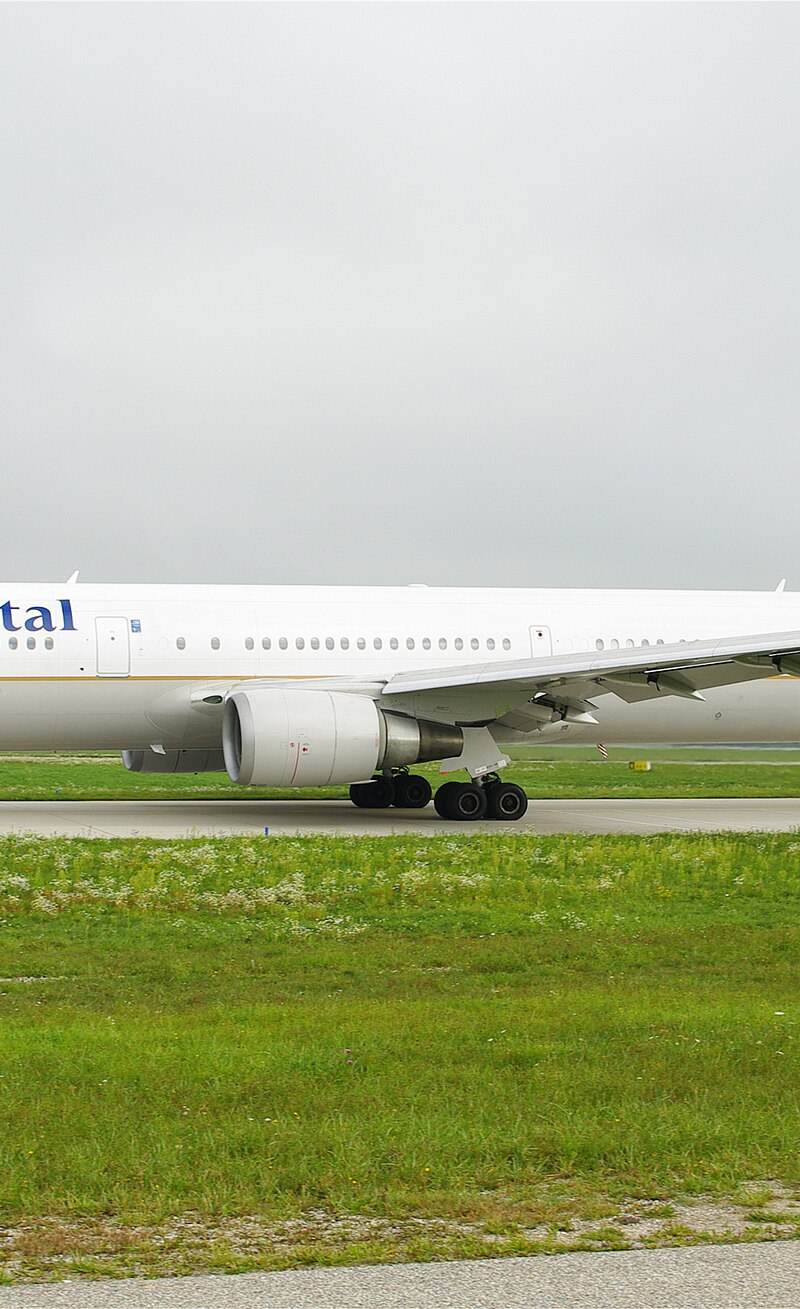 N66051 - Twin-engine aircraft