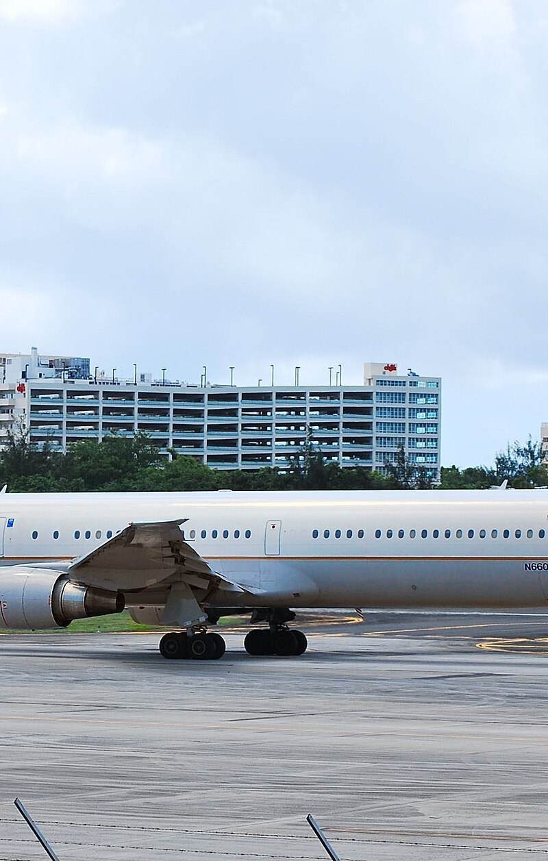 N66051 - Twin-engine aircraft