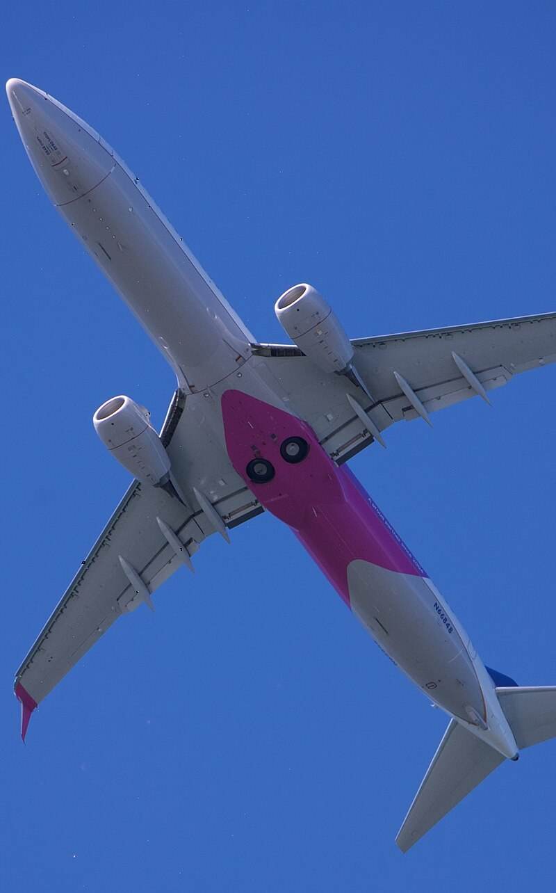 N66848 - Twin-engine aircraft