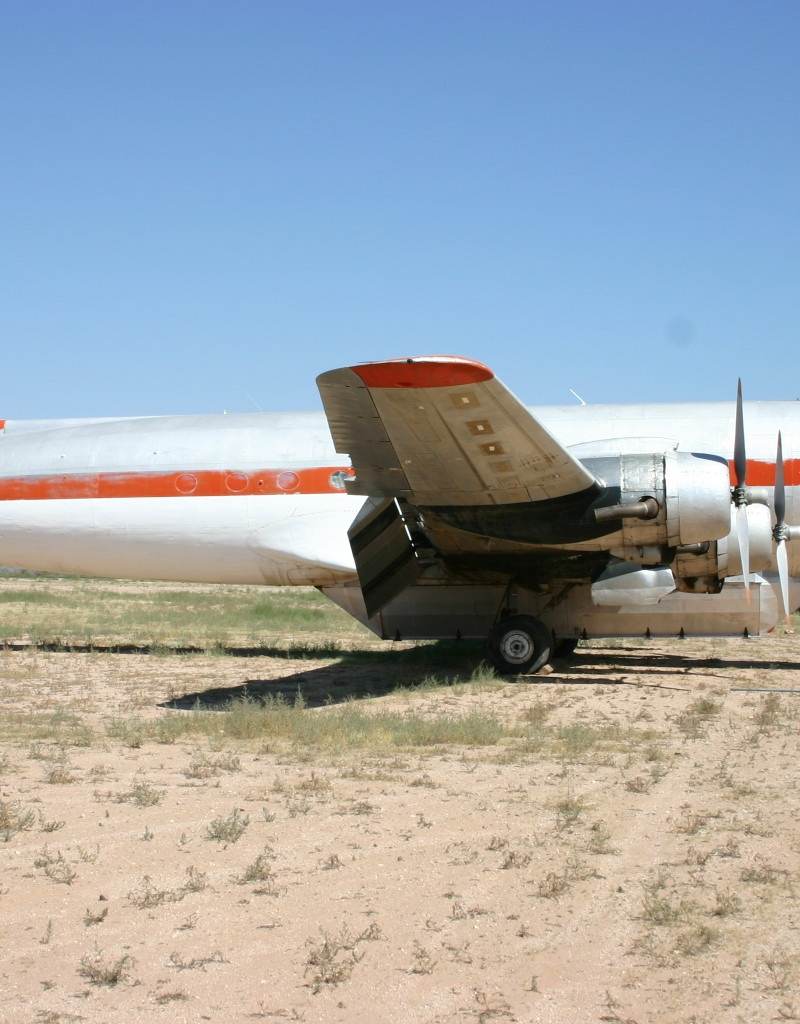 N67040 - Twin-engine aircraft
