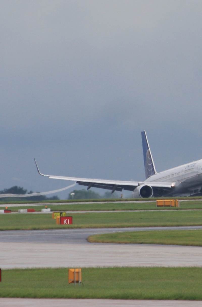 N67134 - Twin-engine aircraft
