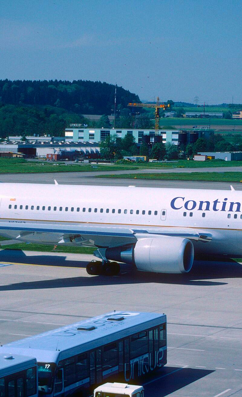 N67157 - Twin-engine aircraft