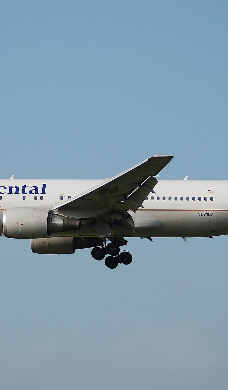 N67157 - Twin-engine aircraft