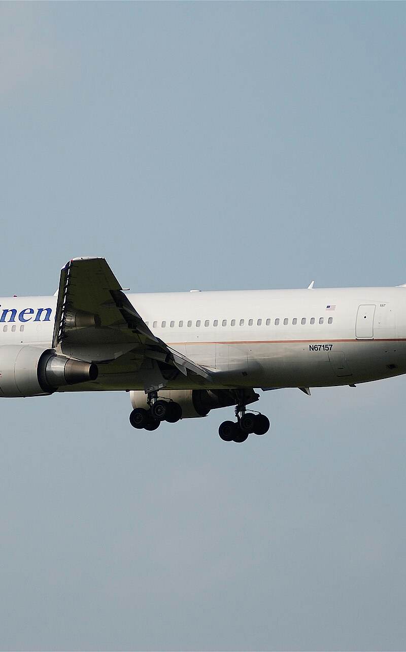 N67157 - Twin-engine aircraft