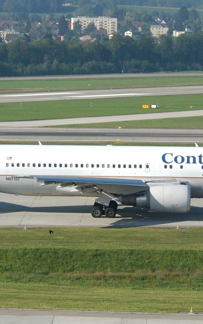 N67157 - Twin-engine aircraft