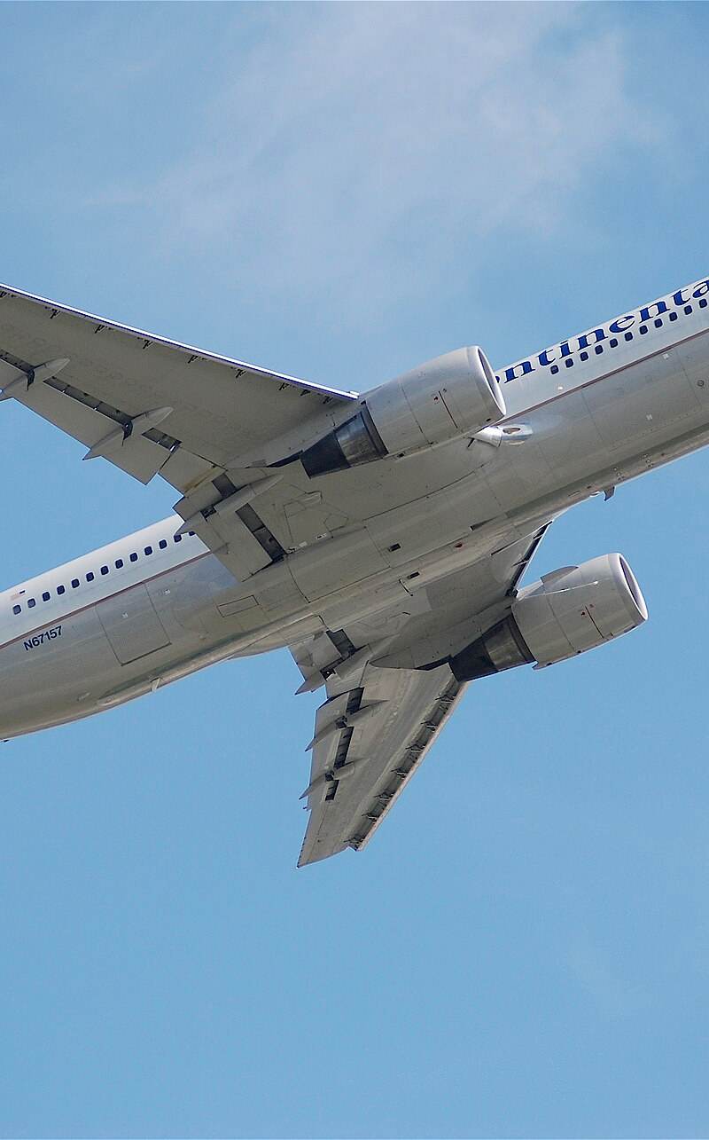 N67157 - Twin-engine aircraft