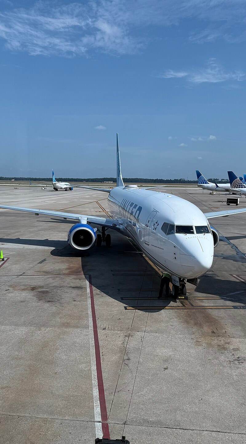N67845 - Twin-engine aircraft