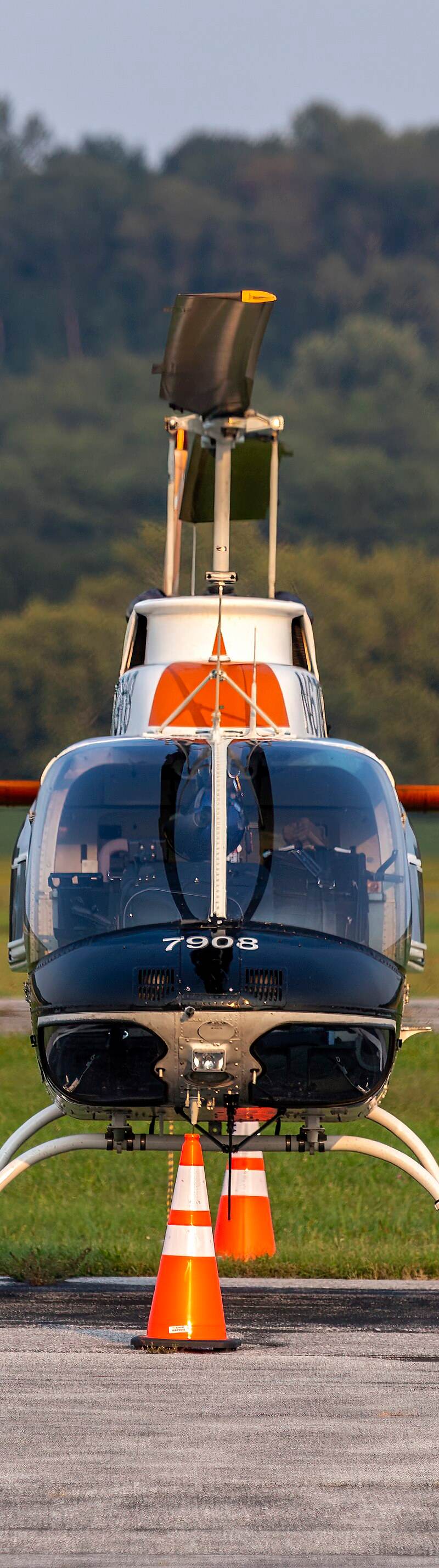 N67908 - Helicopter