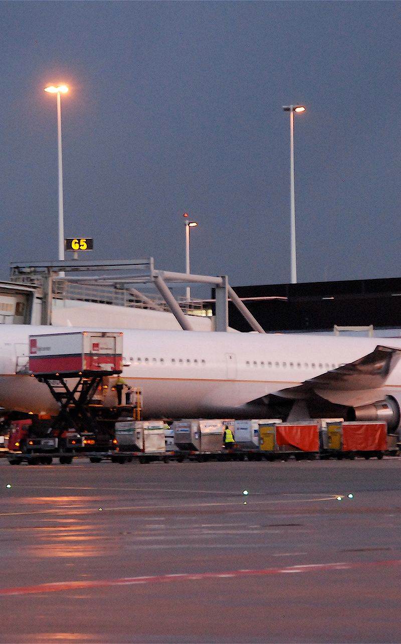 N68061 - Twin-engine aircraft