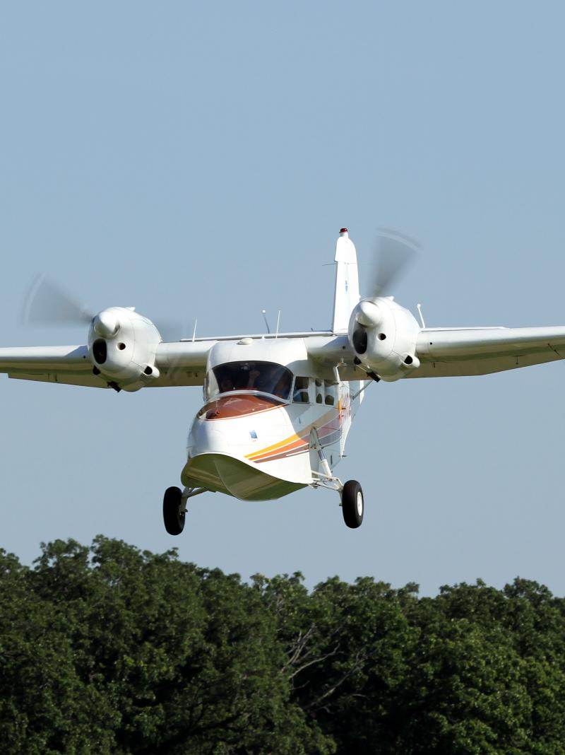 N68102 - Twin-engine aircraft