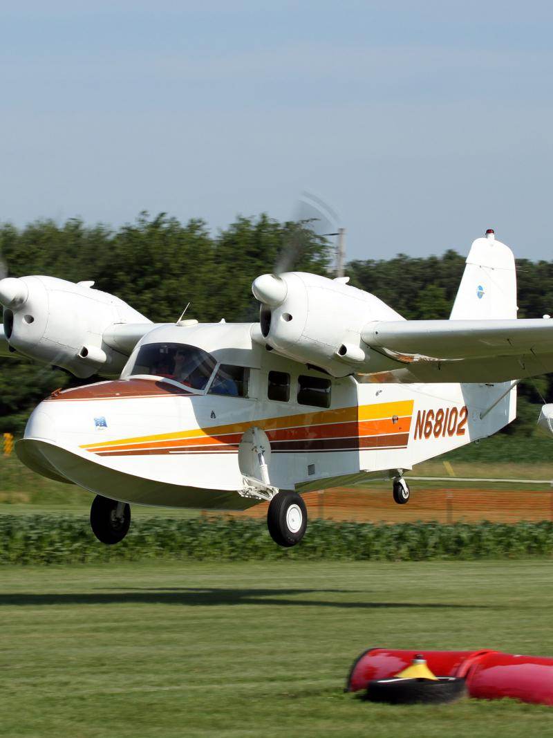 N68102 - Twin-engine aircraft