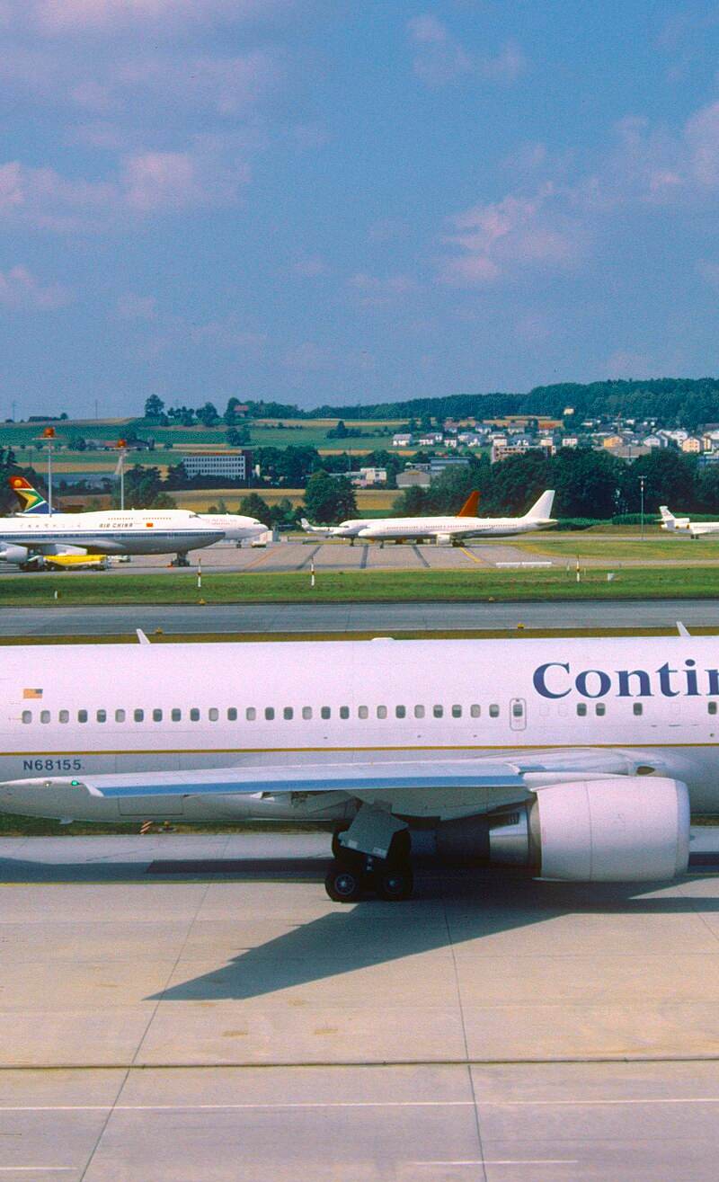 N68155 - Twin-engine aircraft