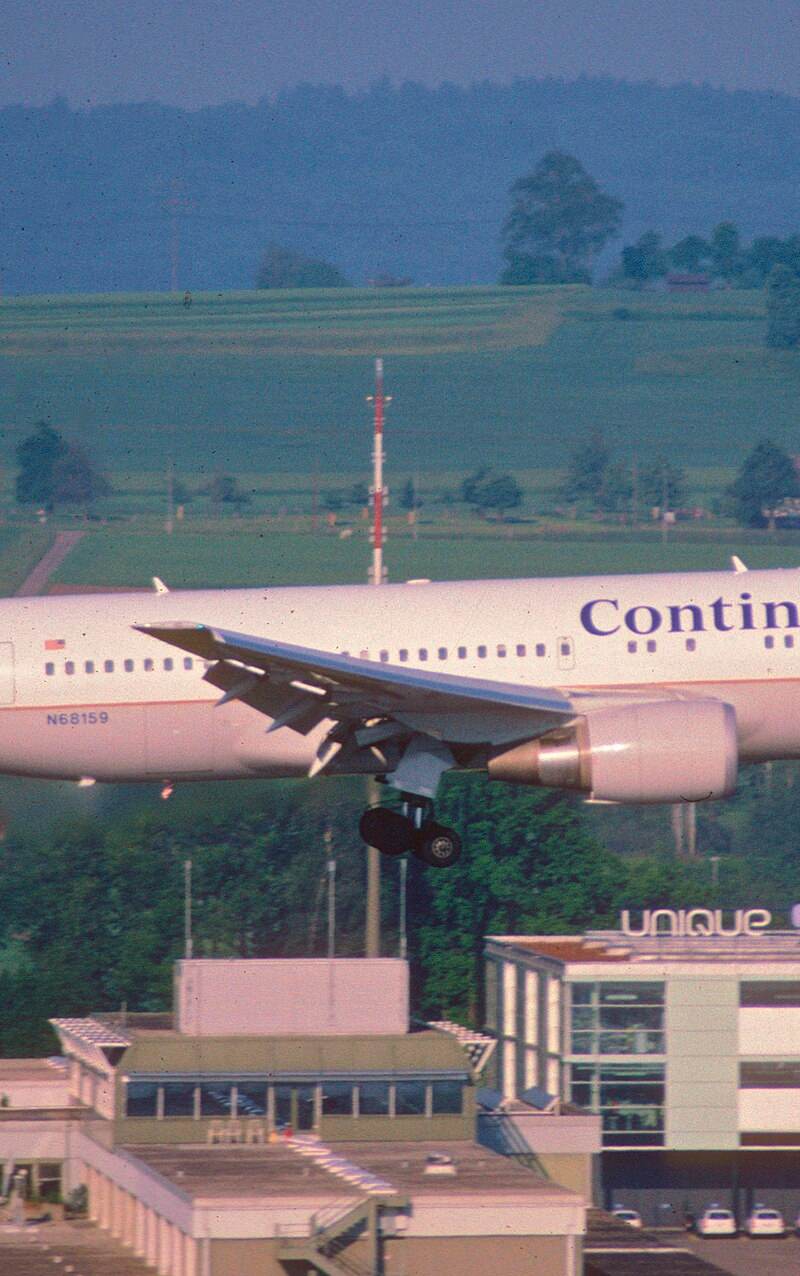 N68159 - Twin-engine aircraft